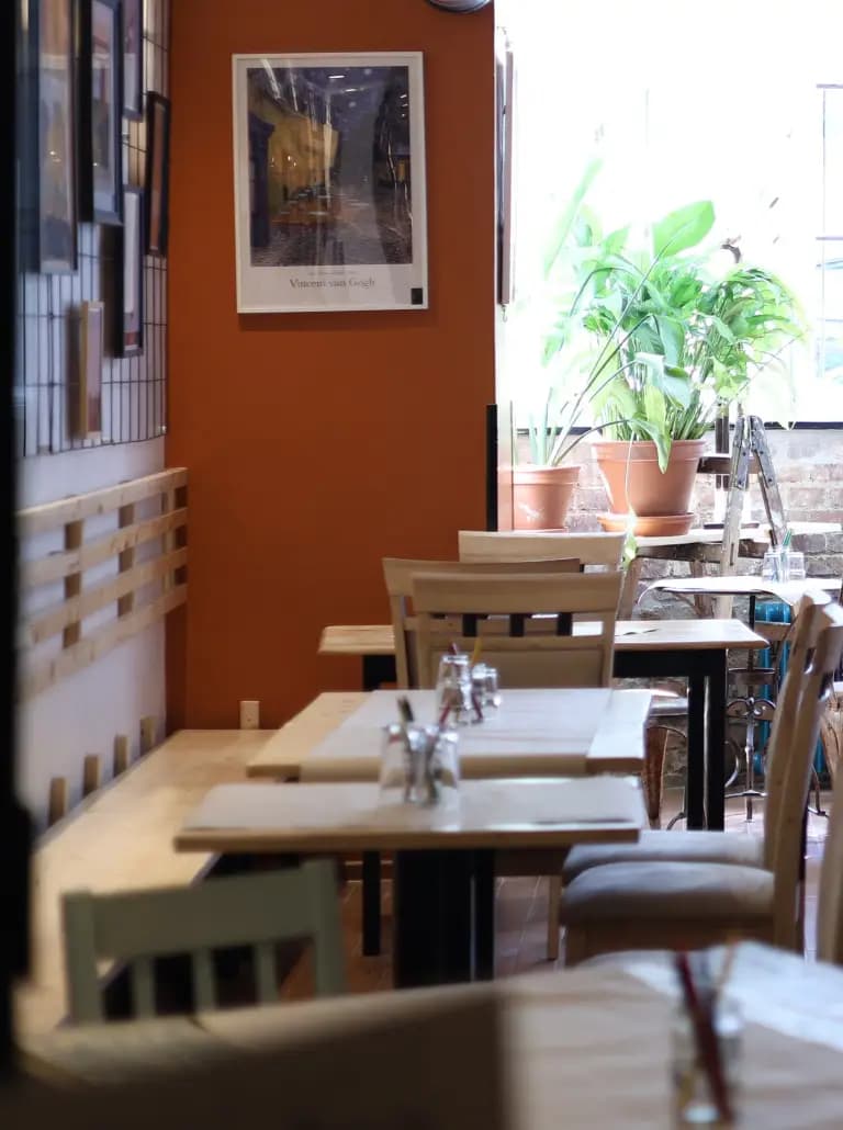 Hidden Giraffe café — Inside 5